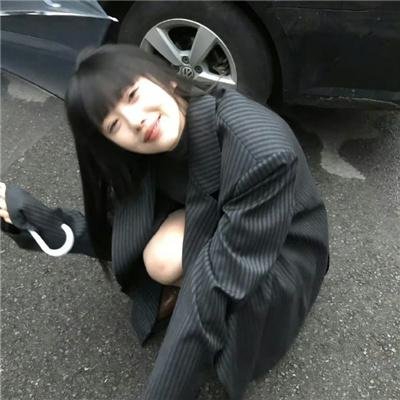 黑衣女孩